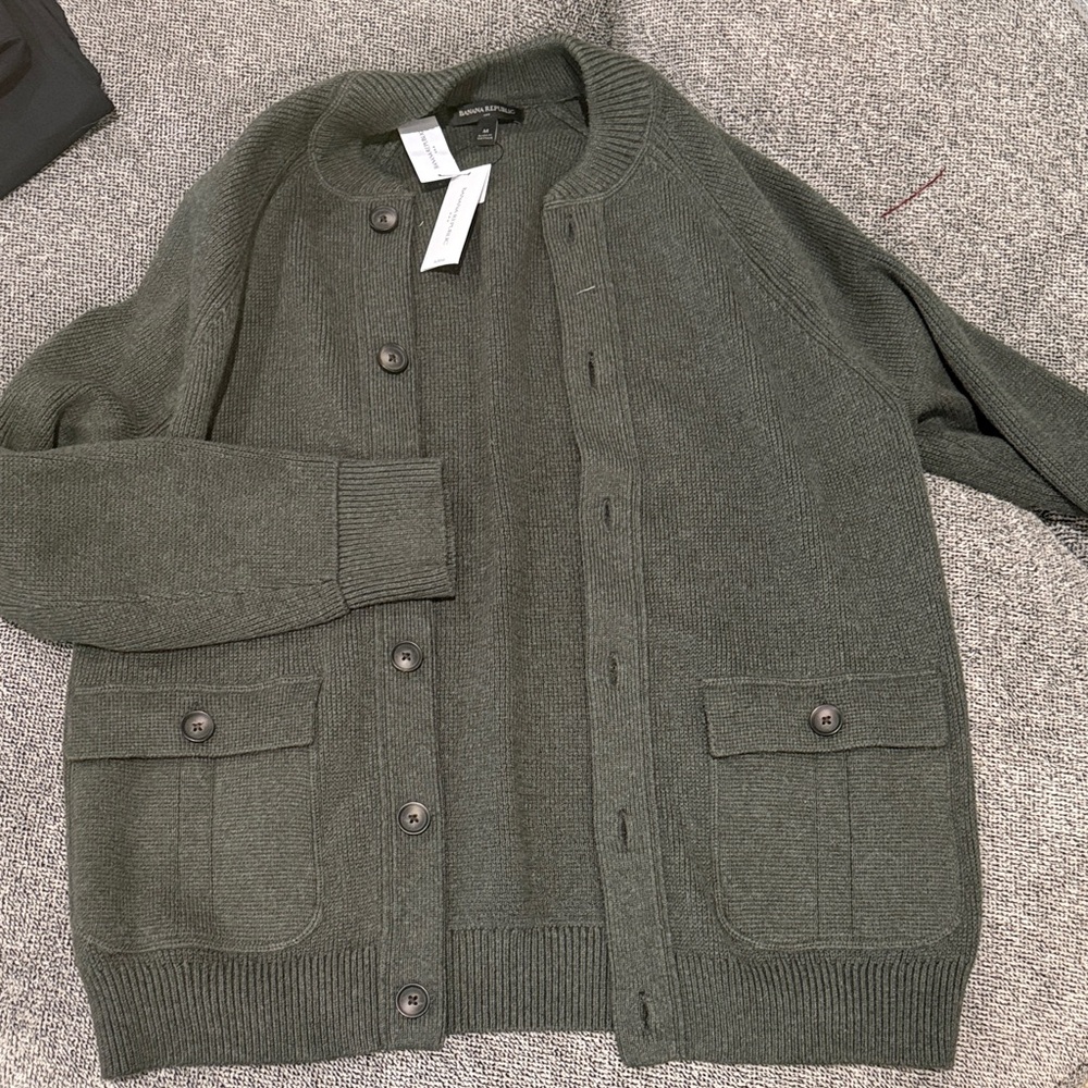 Green Button-Up sweater. Banana Republic. Men’s medium (snug fit)